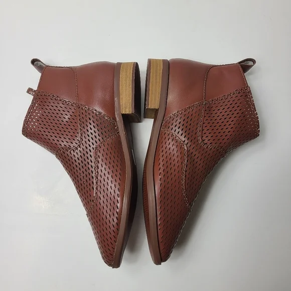 NEW KELSI DAGGER alaska perforated ankle booties - Picture 3 of 8